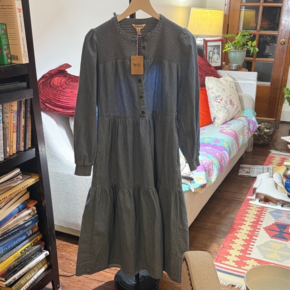 Boden Dresses & Skirts - Boden Size 8 Cecily Light Denim Midi Dress.
New with tags.